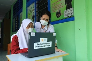 LPS Serahkan Bantuan Laptop untuk sekolah di Jakarta, Jawa Barat dan Banten