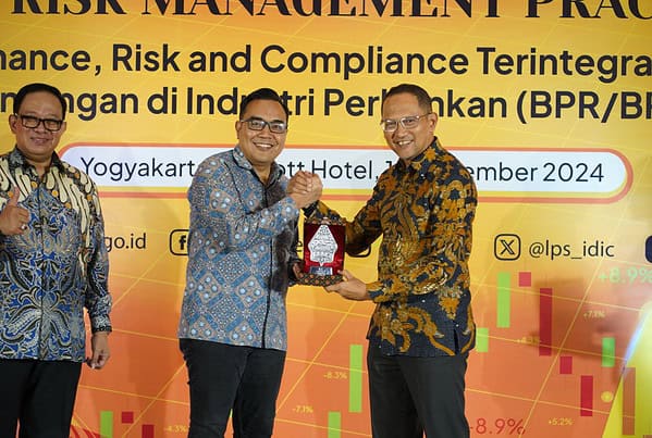 Enterprise Risk Management (erm) Practice Sharing Penerapan Governance, Risk and Compliance Terintegrasi Guna Menghadapi Tantangan di Industri Perbankan (BPR/BPRS)